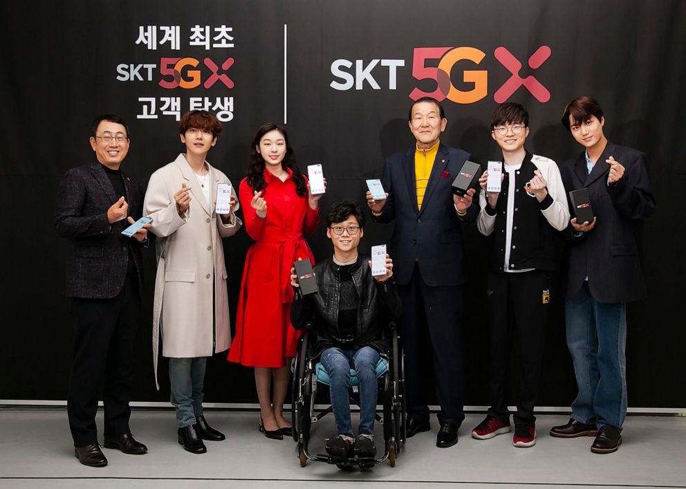 PHOTO: A 5G launching ceremony at the company headquarters in Seoul. - South Korea launched the world's first nationwide 5G mobile networks two days early, its top mobile carriers said on April 4.