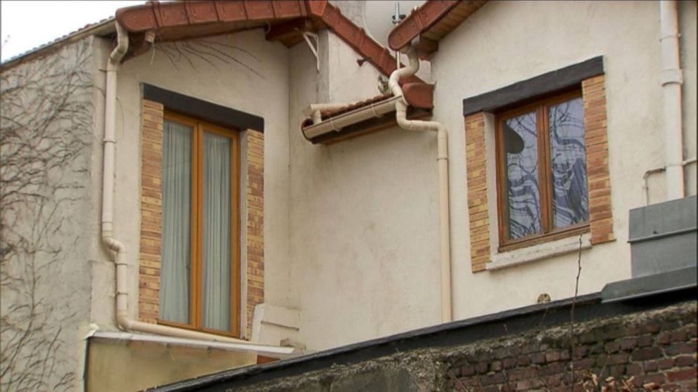 PHOTO: Police raided this apartment in  Gentilly, France, Jan. 11, 2015.