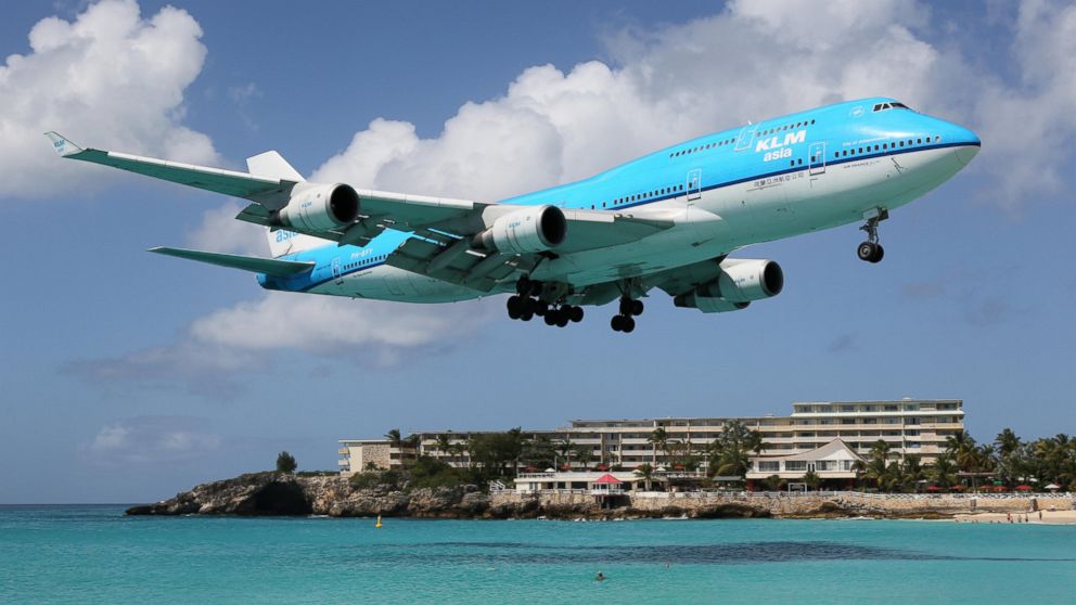 Jumbo Jet Makes Its Last Run Of Worlds Scariest Landing