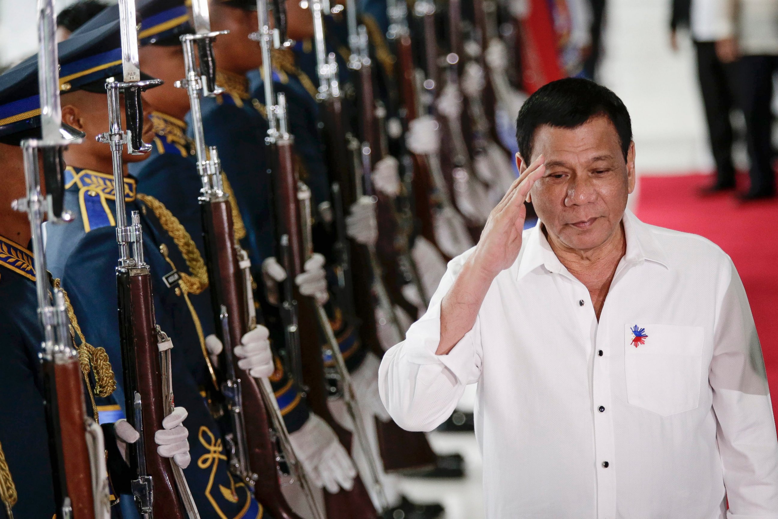 PHOTO: Philippine President Rodrigo Duterte reviews honor guards during a departure ceremony at the Manila International Airport in Pasay City, south of Manila, Philippines, Dec. 13, 2016.