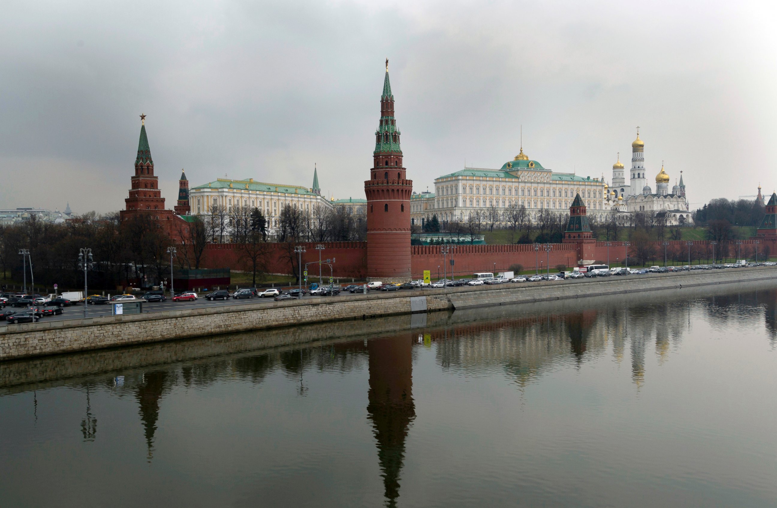 PHOTO: The Kremlin is seen behind the Moskva River in Moscow, April 7, 2017. The Russian military says it will help Syria beef up its air defenses after the U.S. strike on a Syrian air base.