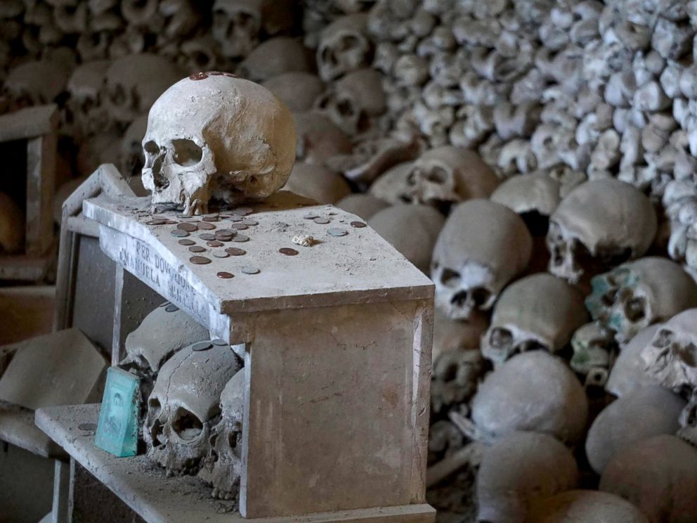 PHOTO: Skulls and bones are seen in the Fontanelle cemetery in Naples, Italy, Oct. 31, 2016.