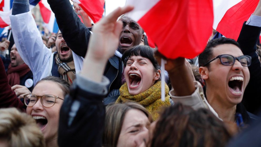 PHOTO: Supporters of French independent centrist presidential candidate, Emmanuel Macron react outside the Louvre museum in Paris, May 7, 2017. 