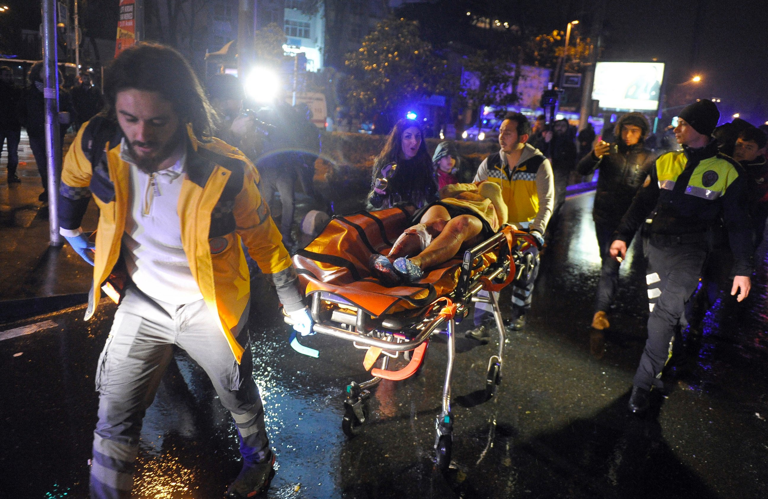 PHOTO: Medics carry a wounded person at the scene after an attack at a popular nightclub in Istanbul, early on Jan. 1, 2017. 