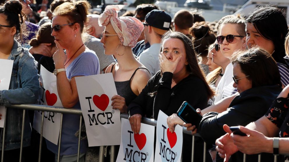 PHOTO: People attend a vigil in Albert Square, Manchester, England, May 23, 2017.