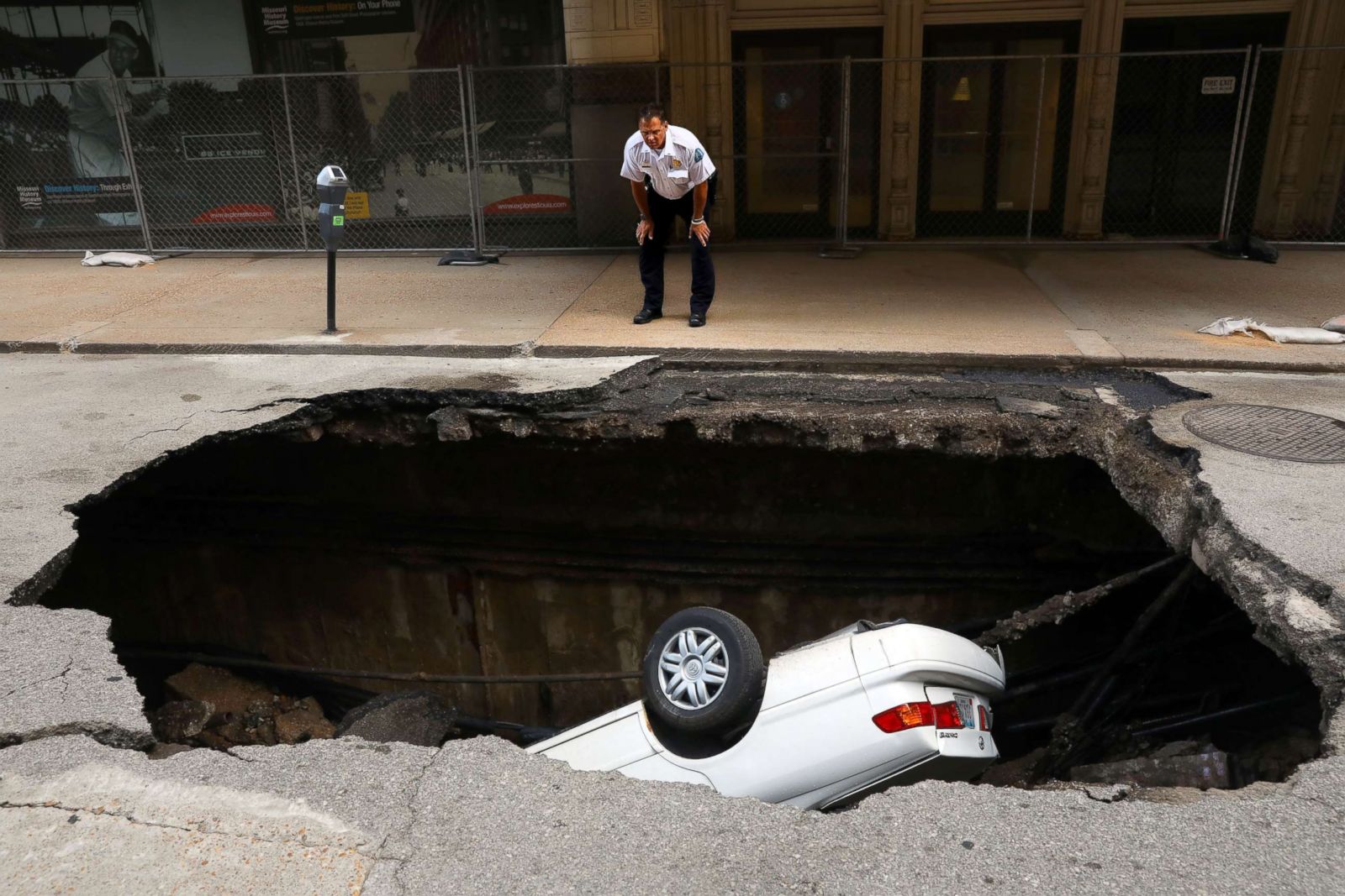 A New Sinkhole Discovered in Siberia Picture | Incredible sinkholes ...