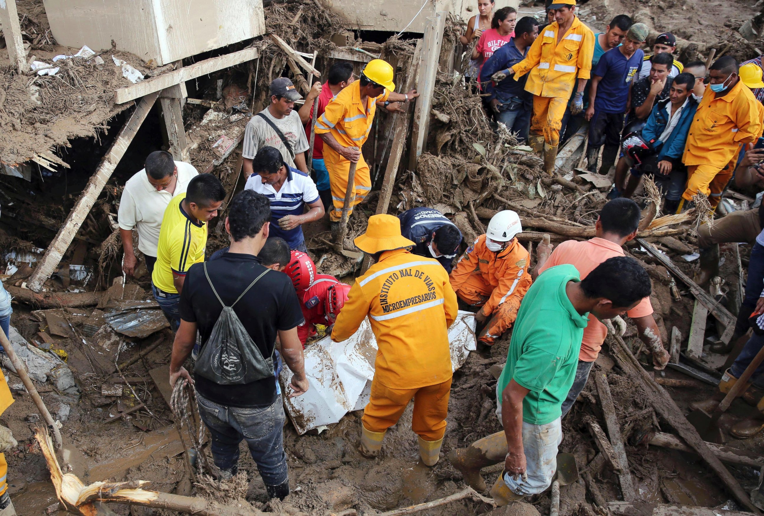 PHOTO: Firefighters and rescuers cover with a blanket the body of a woman in Mocoa, Colombia, Sunday, April 2, 2017.