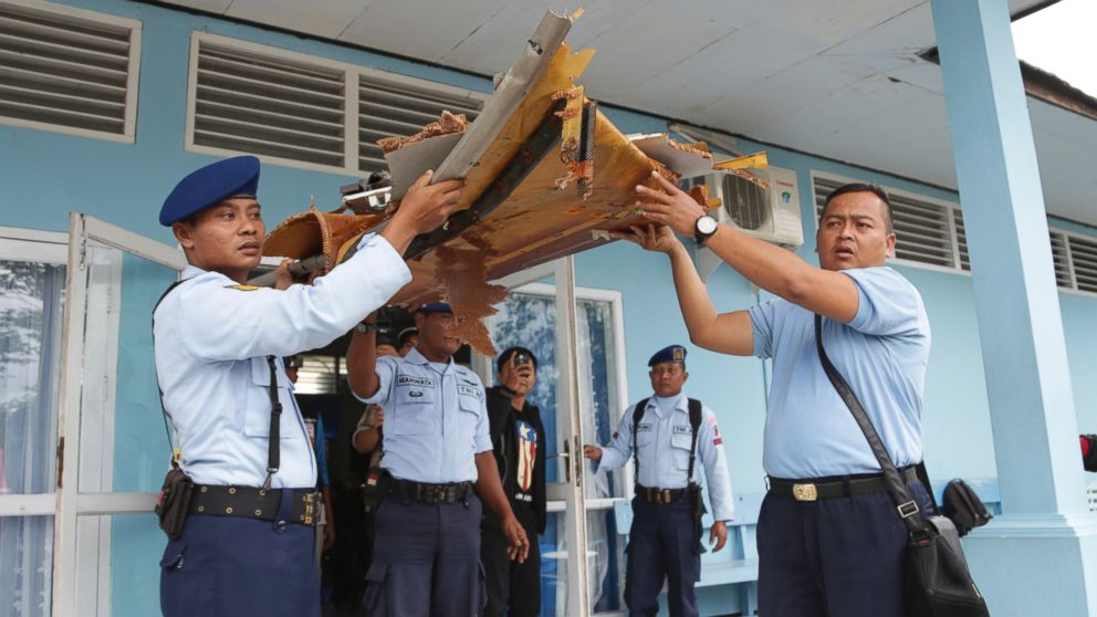 PHOTO: Indonesian air force personnel carry parts of a plane found floating on the water near the site where AirAsia Flight 8501 disappeared, at the airport in Pangkalan Bun, Indonesia, Jan. 2, 2015.