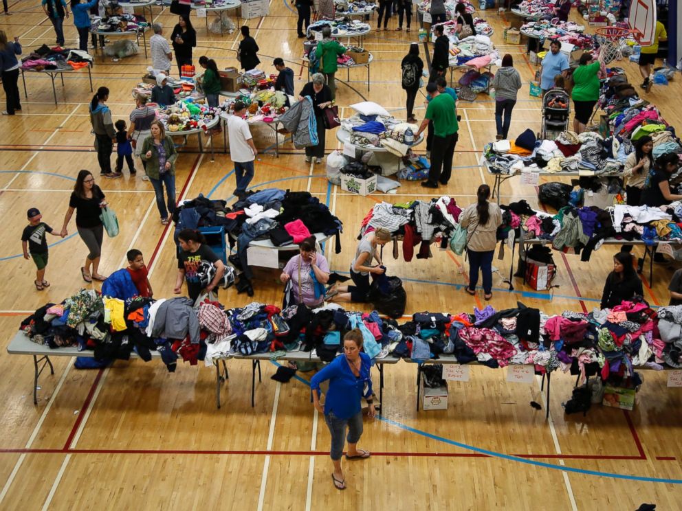 PHOTO: Evacuees from the wildfire in Fort McMurray collect donated necessities at an evacuation center in Lac la Biche, Canada, May 5, 2016.