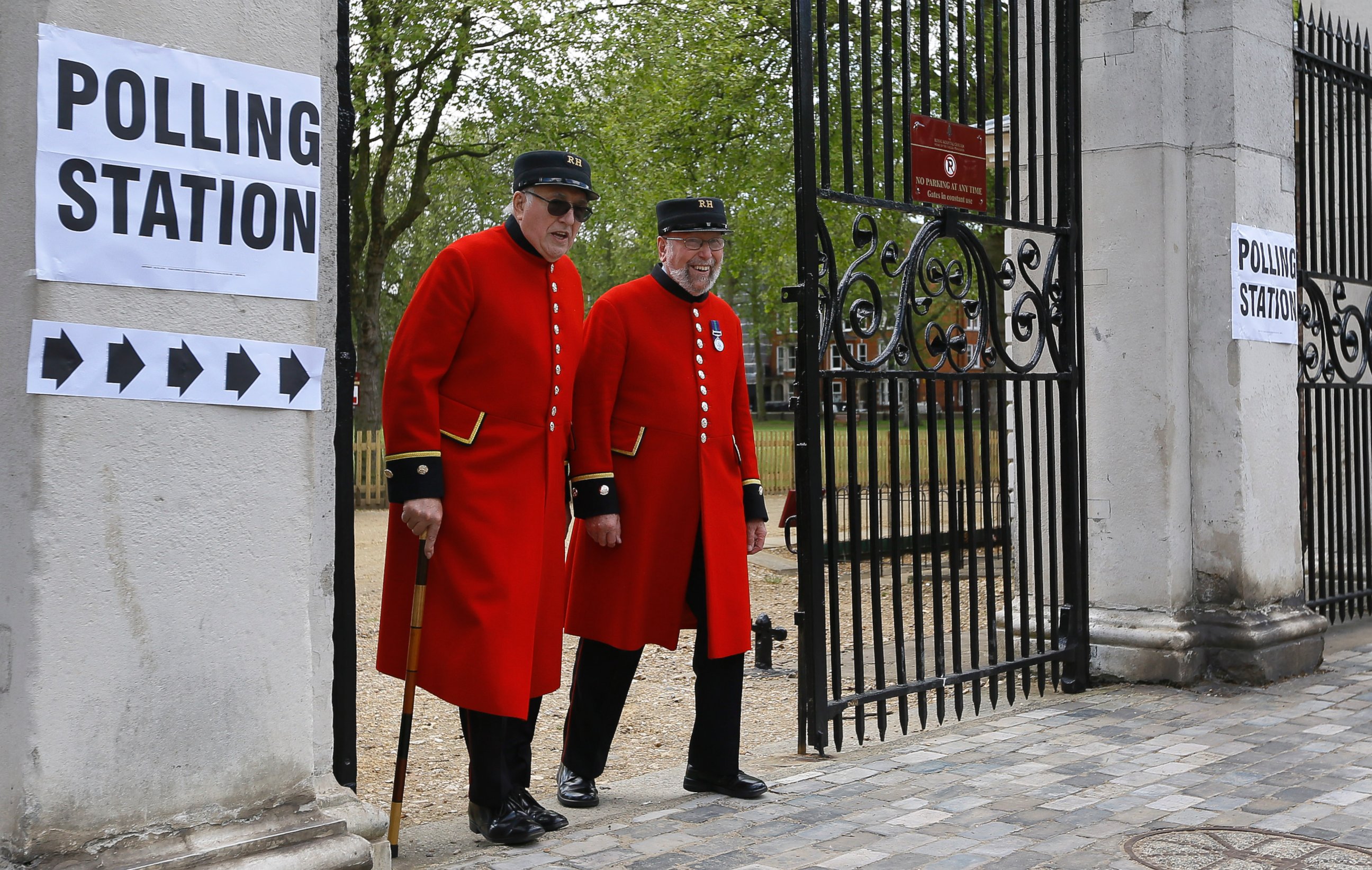 PHOTO: Chelsea Pensioners smile as they see the media after voting at a polling station in London, May 7, 2015.