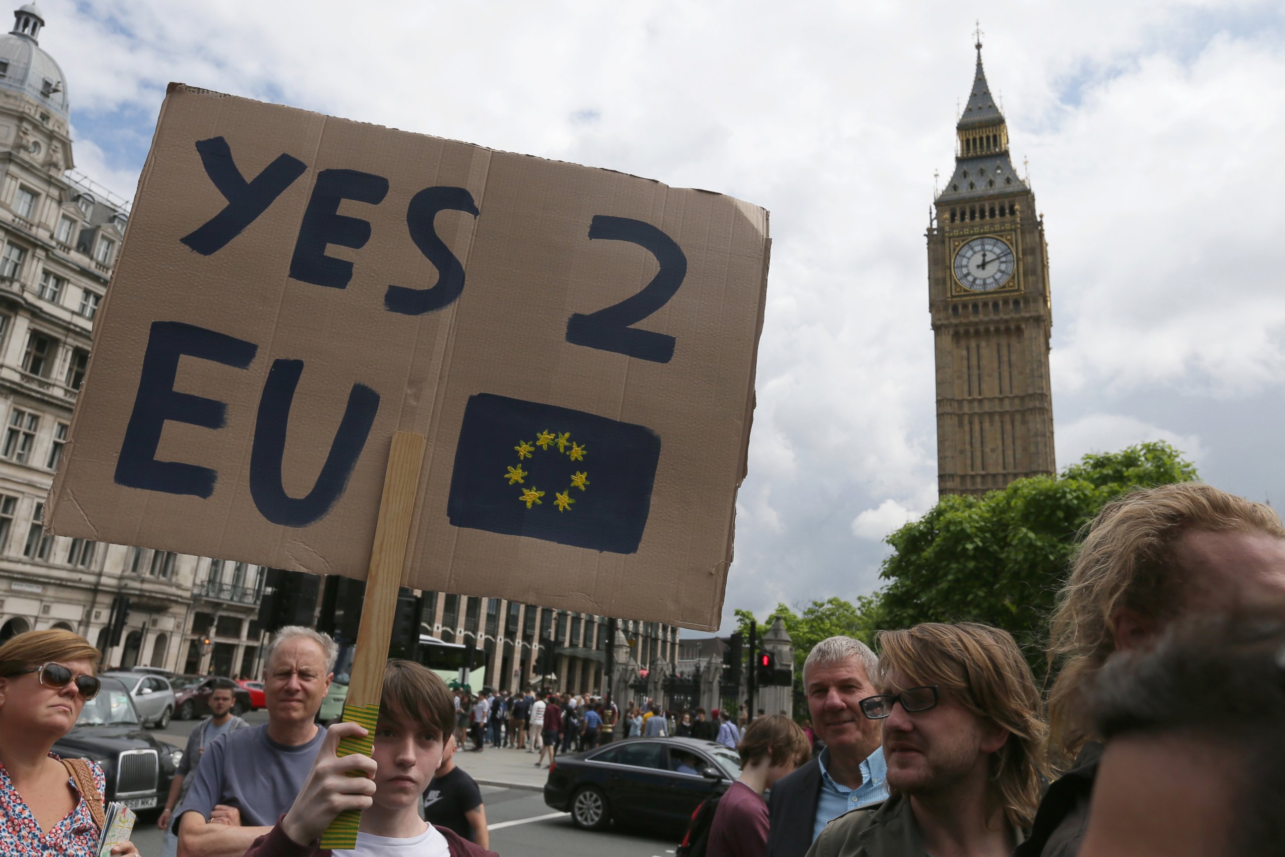 PHOTO: Demonstrators opposing Britain's exit from the European Union in Parliament Square following EU referendum result hold a protest in London, June 25, 2016. 