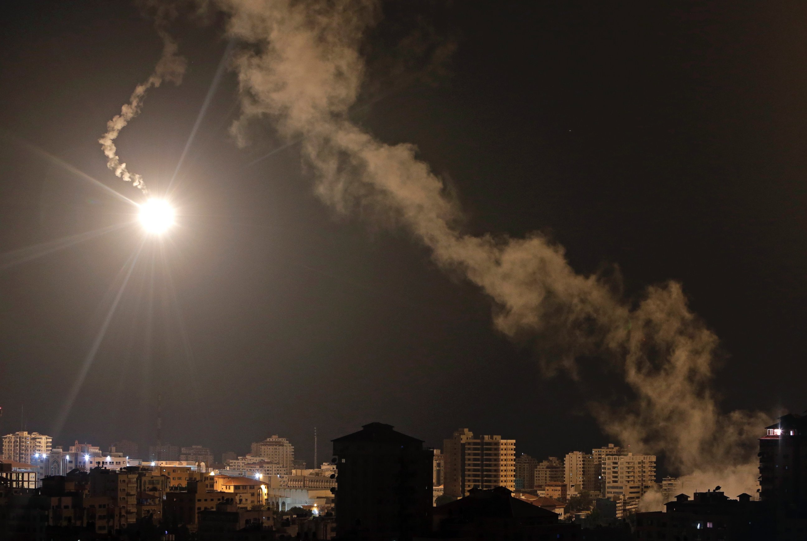 PHOTO: Israeli forces' flares light up the night sky  of Gaza City, July 29, 2014.