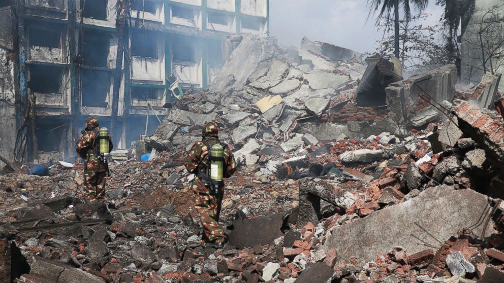 Indian rescue personnels work at the site of an explosion at a chemical factory in Dombivli, in the outskirts of Mumbai, India, May 26, 2016.  