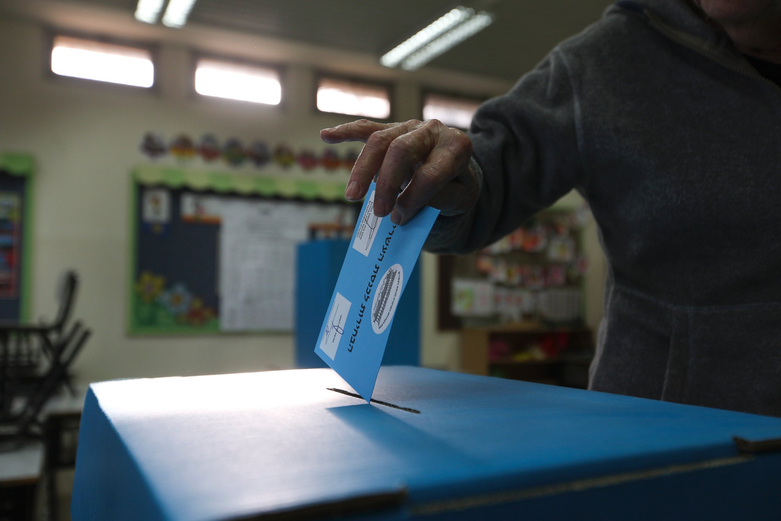 A man cast his vote during legislative elections in Tel Aviv, Israel, Tuesday, March 17, 2015. Israelis are voting in early parliament elections following a campaign focused on economic issues.