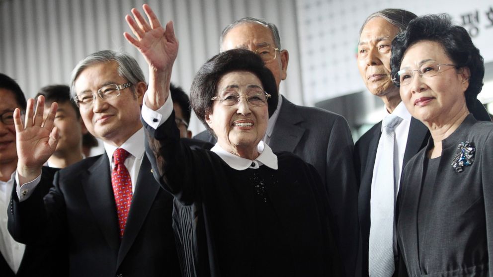 Lee Hee-ho, center, the wife of late former South Korean President Kim Dae-jung, waves as she arrives at Gimpo Airport in Seoul, South Korea, to leave for North Korea, Aug. 5, 2015.