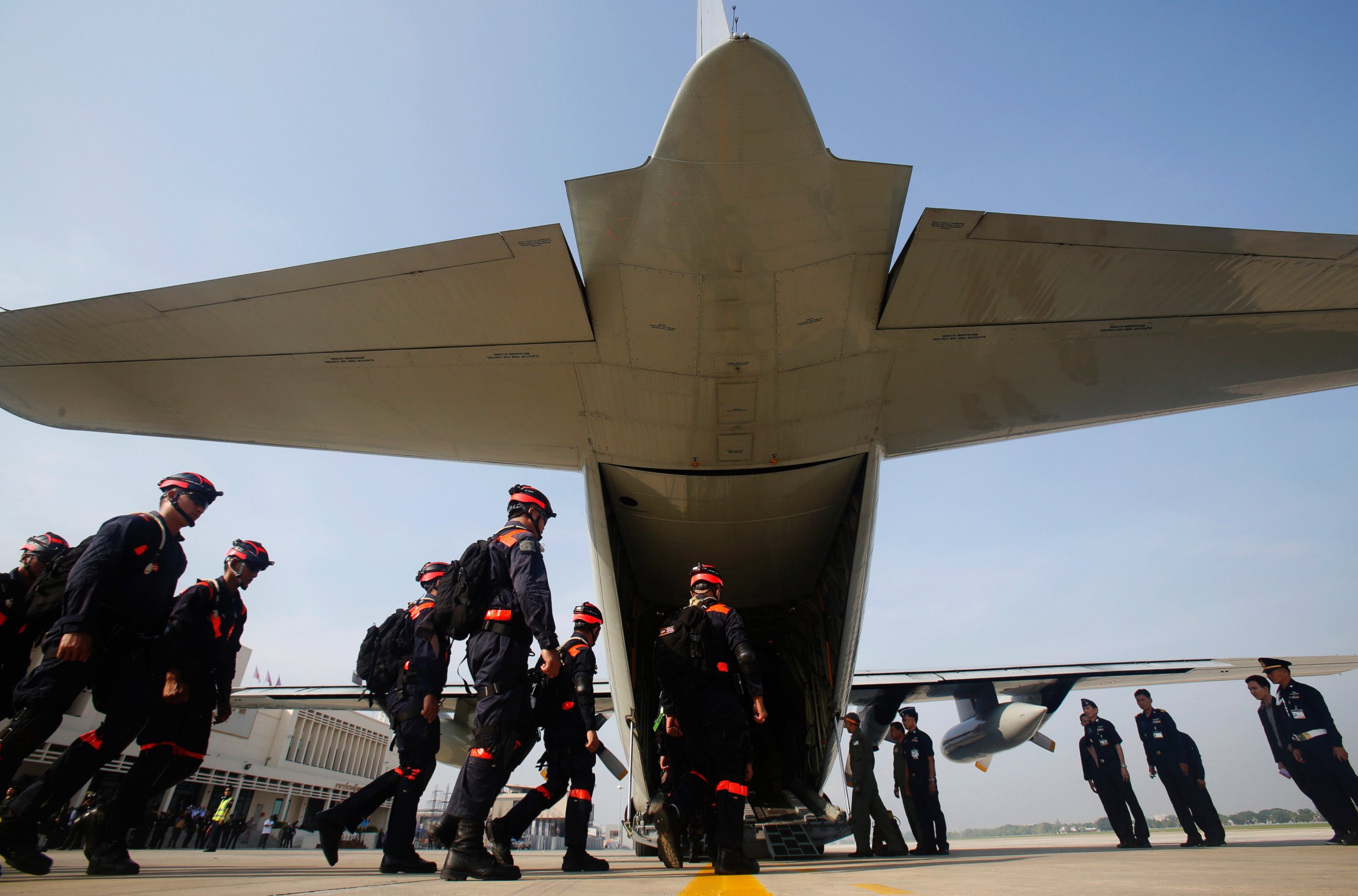 PHOTO: Thai military rescue team members board a plane at a military airport in Bangkok, Thailand, to assist in earthquake relief, April 28, 2015.