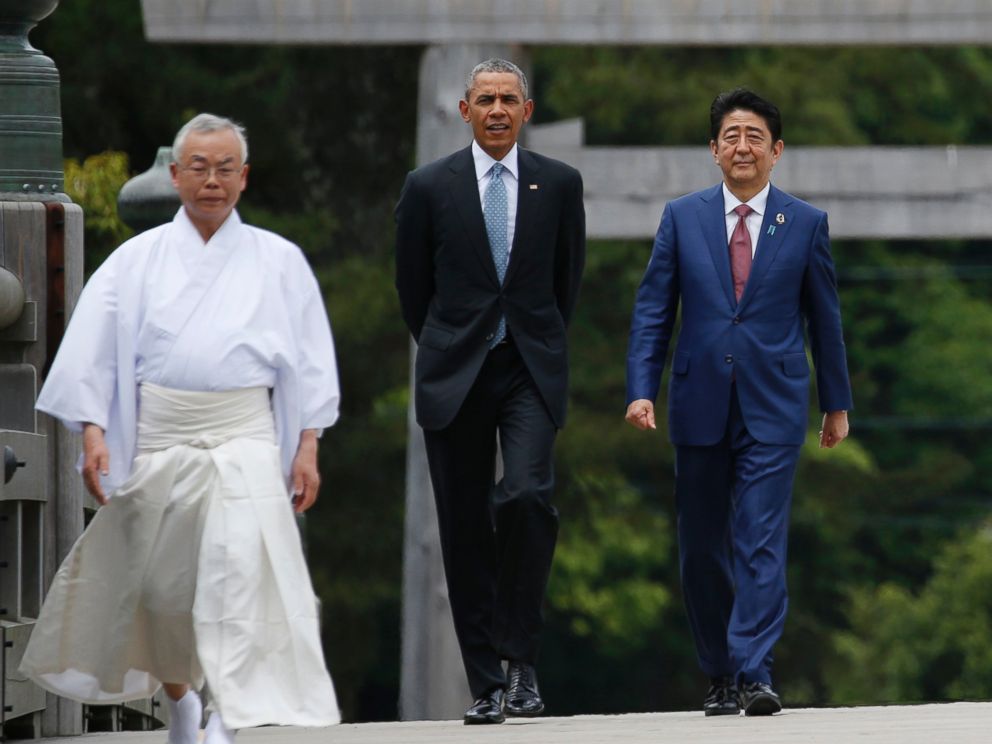 PHOTO: President Obama and Japanese Prime Minister Shinzo Abe, walk on Ujibashi bridge as they visit Ise Jingu shrine in Ise, Mie prefecture, Japan, May 26, 2016, ahead of the first session of the G7 summit meetings.