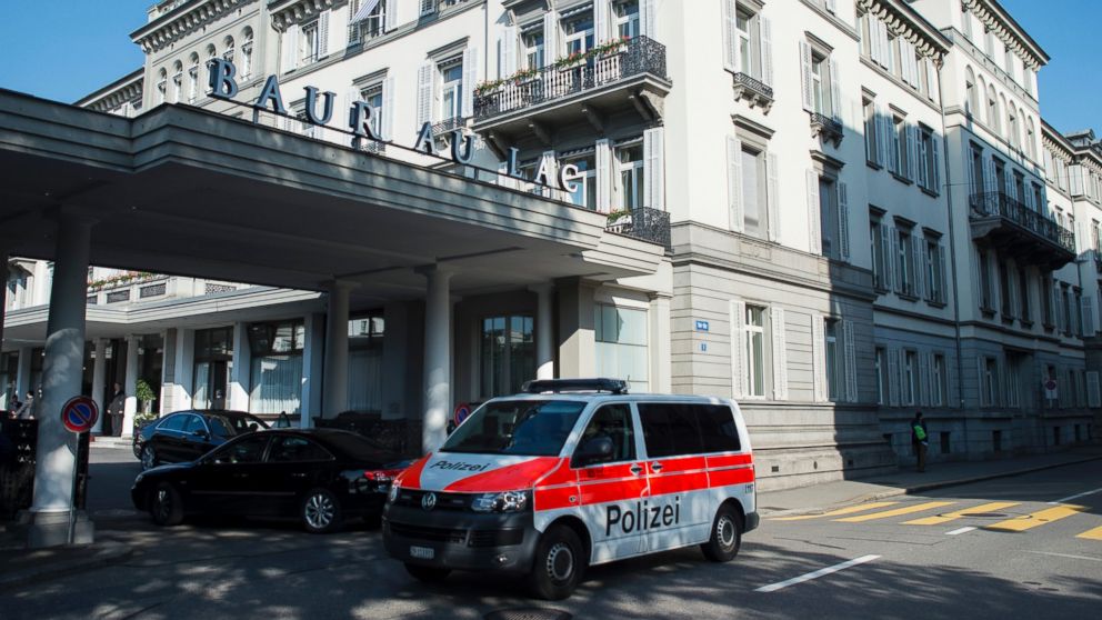 PHOTO: A police vehicle is parked outside of the hotel Baur au Lac in Zurich, Switzerland, May 27, 2015.