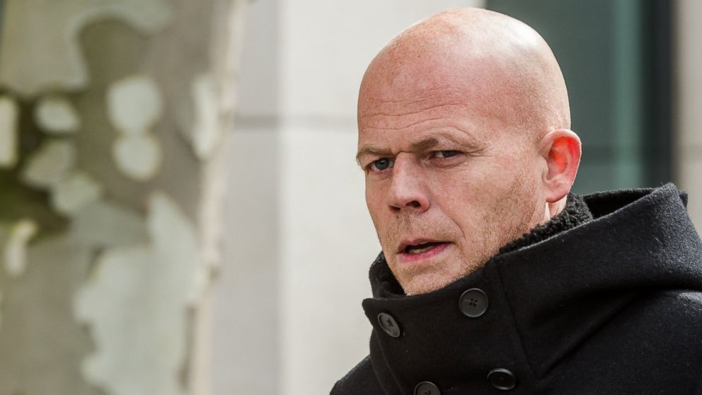 PHOTO: Salah Abdeslam's lawyer Sven Mary leaves a justice building in Brussels, April 7, 2016.