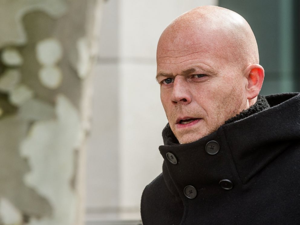 PHOTO: Salah Abdeslams lawyer Sven Mary leaves a justice building in Brussels, April 7, 2016.