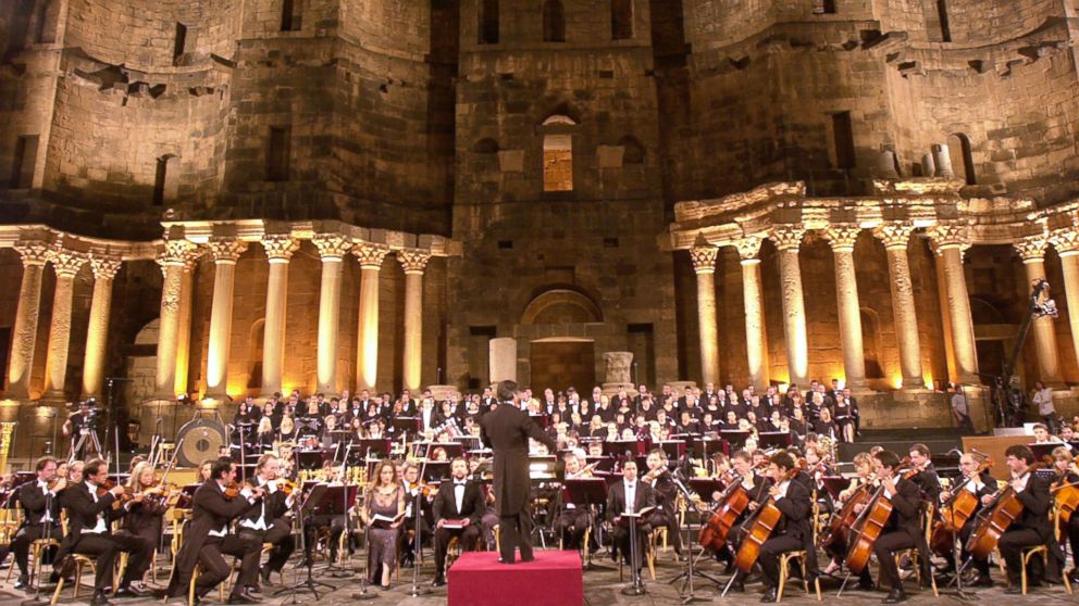PHOTO:The Italian maestro, Ricardo Muti, leading late Sunday, July 25, 2004, more than 300 singers and musicians at the roman Bosra stadium, which was built 2,000 years ago in Daraa province, south of Damascus and accommodates some 16,000 people.  