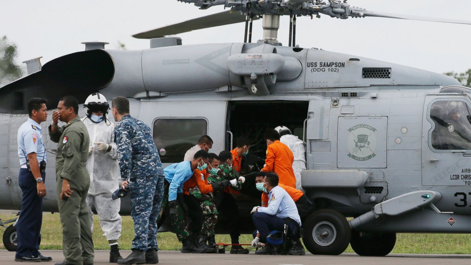 How the USS Sampson Is Helping to Find AirAsia Flight 8501 - ABC News
