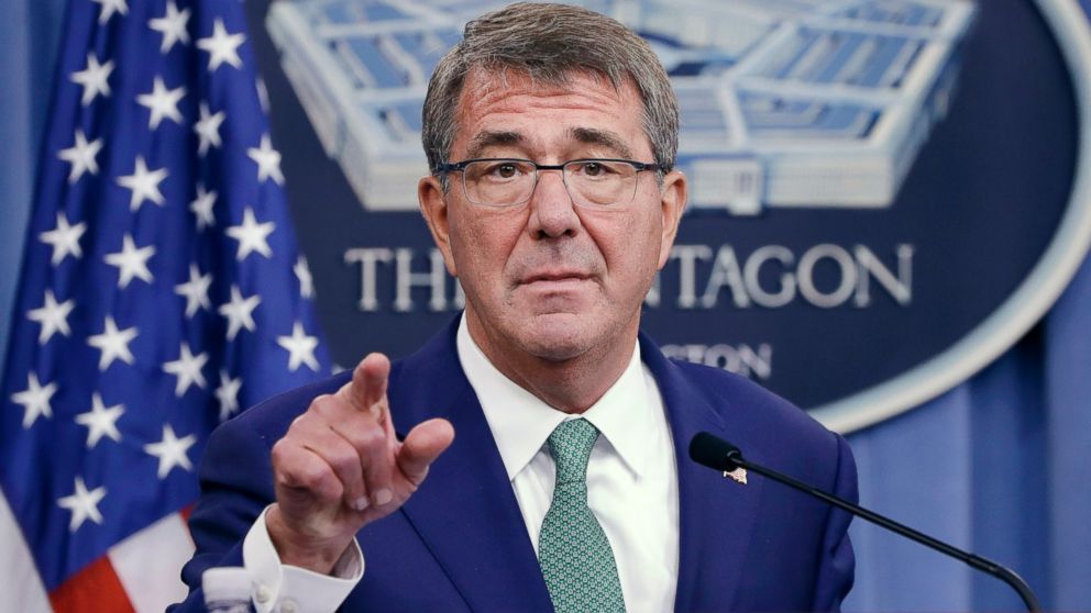 Defense Secretary Ash Carter calls on a reporter during a joint news conference with Indian Defense Minister Manohar Parrikar at the Pentagon, Aug. 29, 2016.