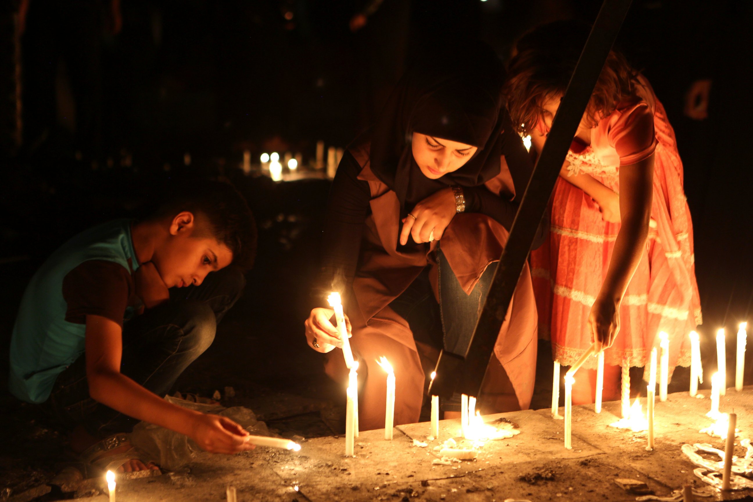 PHOTO: People light candles at the scene of a massive car bomb attack in Karada, a busy shopping district where people were shopping for the upcoming Eid al-Fitr holiday, in the center of Baghdad, Iraq, July 3, 2016.