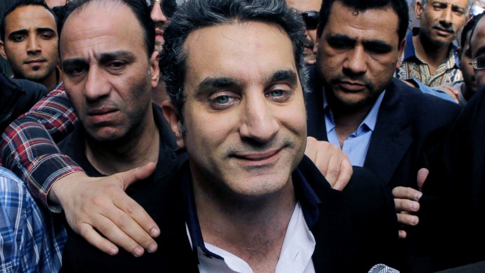 Popular Egyptian television satirist Bassem Youssef enters Egypt's state prosecutors office to face accusations of insulting Islam and the country's Islamist leader in Cairo, Egypt, March 31, 2013.