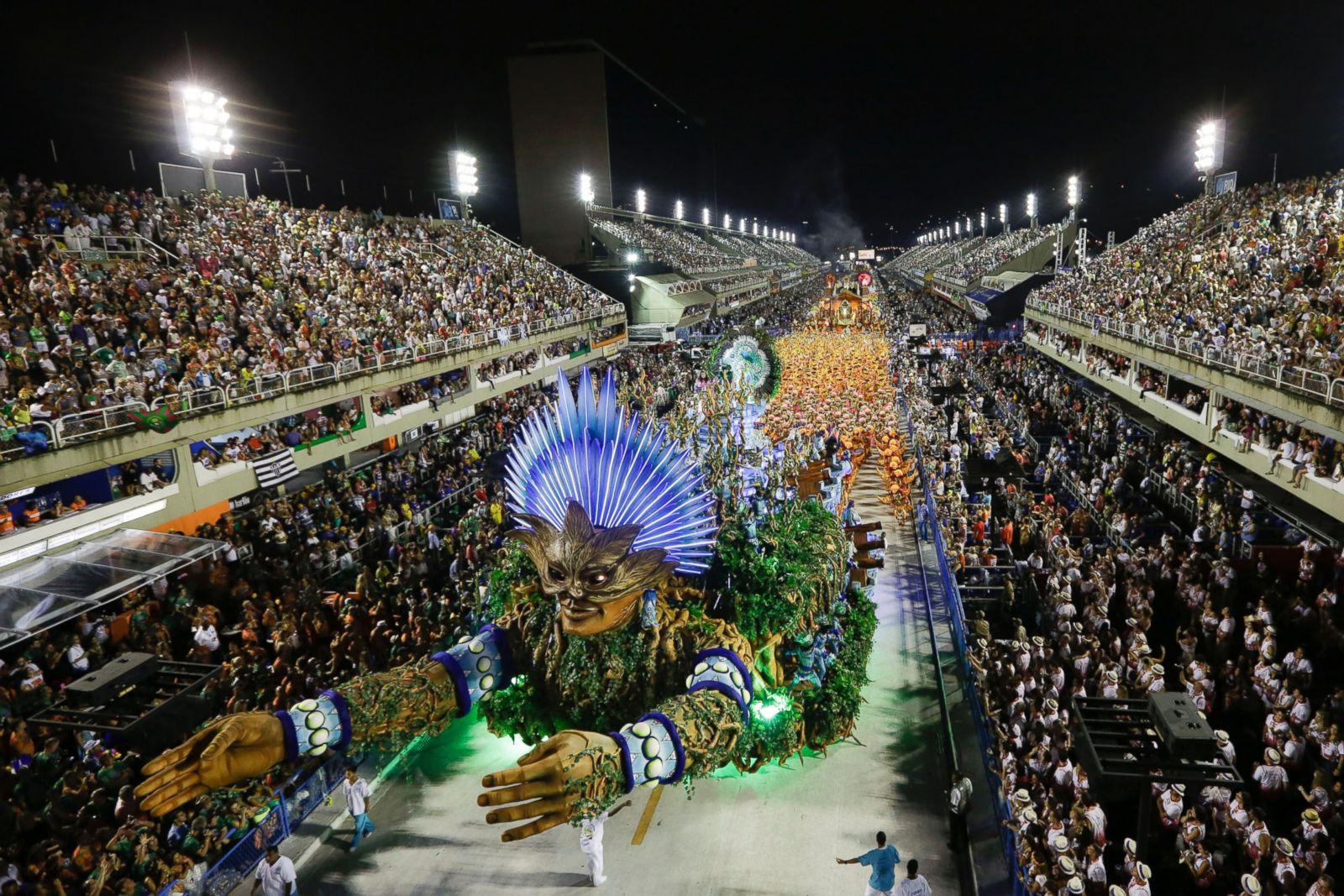 https://s.abcnews.com/images/International/AP_brazil_carnival_2_jtm_150216_3x2_1600.jpg?w=1600