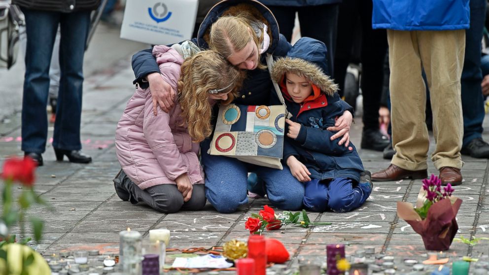 PHOTO: A woman and children sit and mourn for the victims of the bombings at the Place de la Bourse in the center of Brussels, March 23, 2016. 