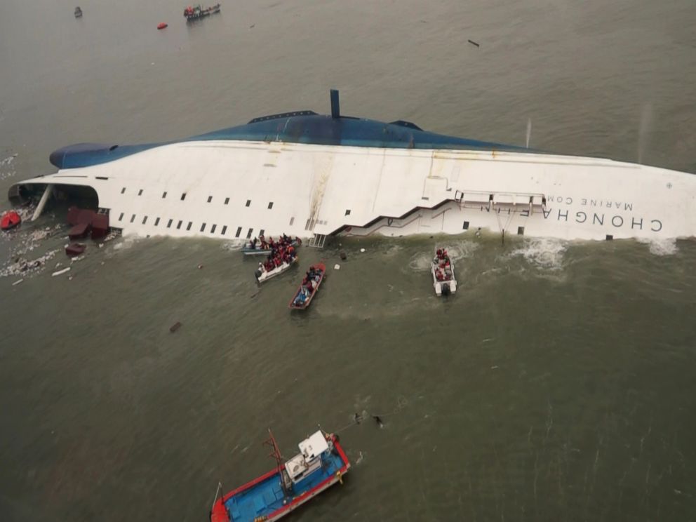 PHOTO: Boat crews try to rescue passengers from a ferry sinking off South Korea's southern coast, in the water off the southern coast near Jindo, south of Seoul, April 16, 2014.