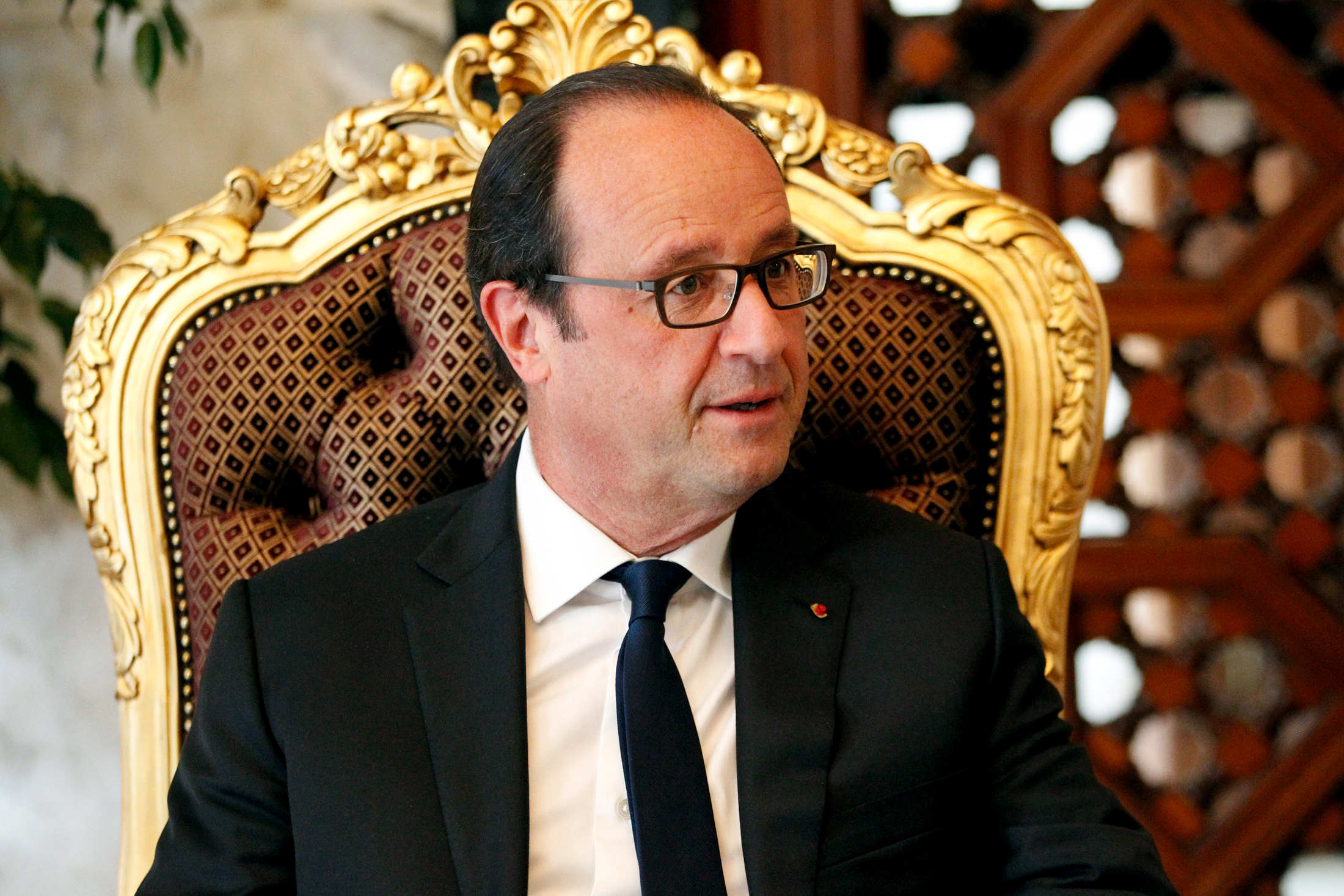 PHOTO: French President Francois Hollande sits in a lounge at the airport in Baghdad, Iraq, Sept. 12, 2014.