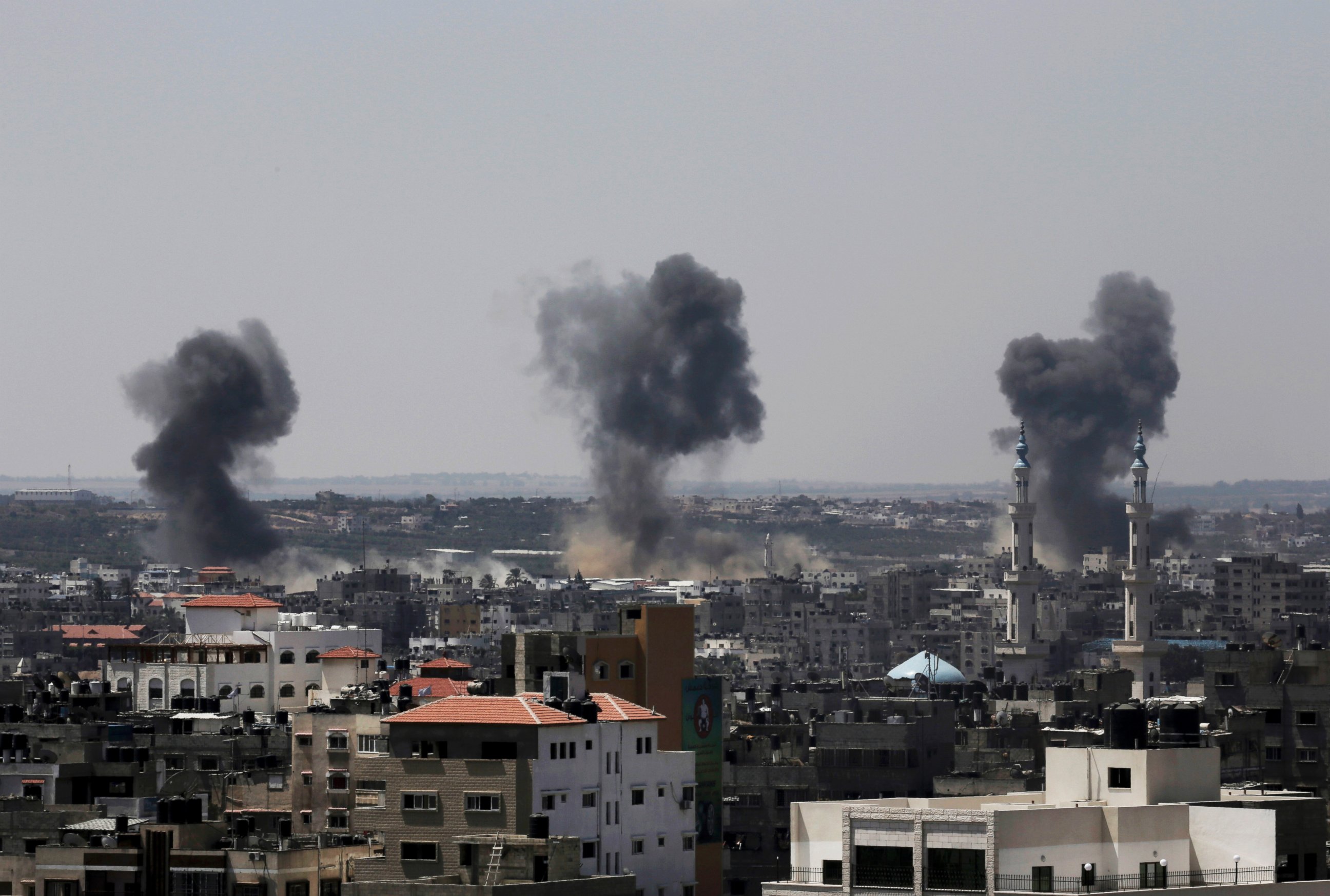 PHOTO: Smoke rises after Israeli missile strikes hit the northern Gaza Strip, July 16, 2014. 