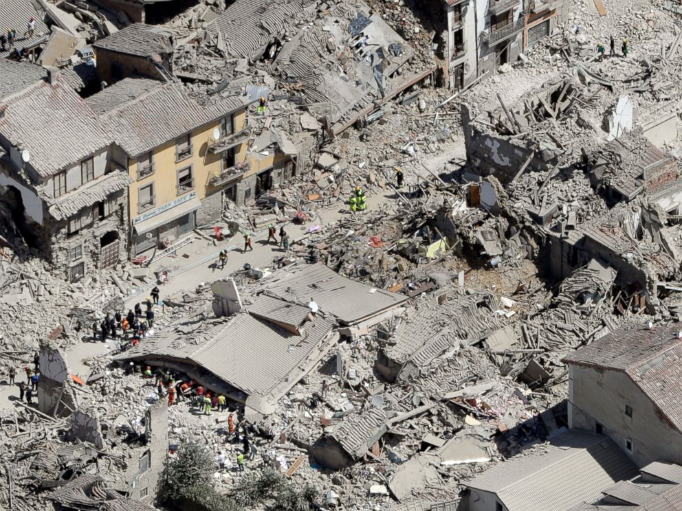 PHOTO: Rescuers search following an earthquake in Amatrice, Italy, Aug. 24, 2016.