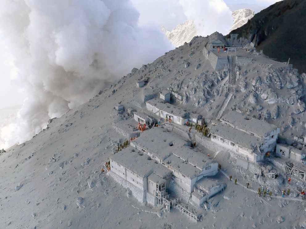 PHOTO: Firefighters and members of Japans Self-Defense Forces conduct a rescue operation at a cabin near the peak of Mount Ontake as plumes of smoke billow in central Japan, Sept. 28, 2014.