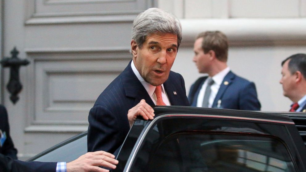 PHOTO: U.S. Secretary of State John Kerry leaves Palais Coburg in Vienna, Austria, Nov. 21, 2014.