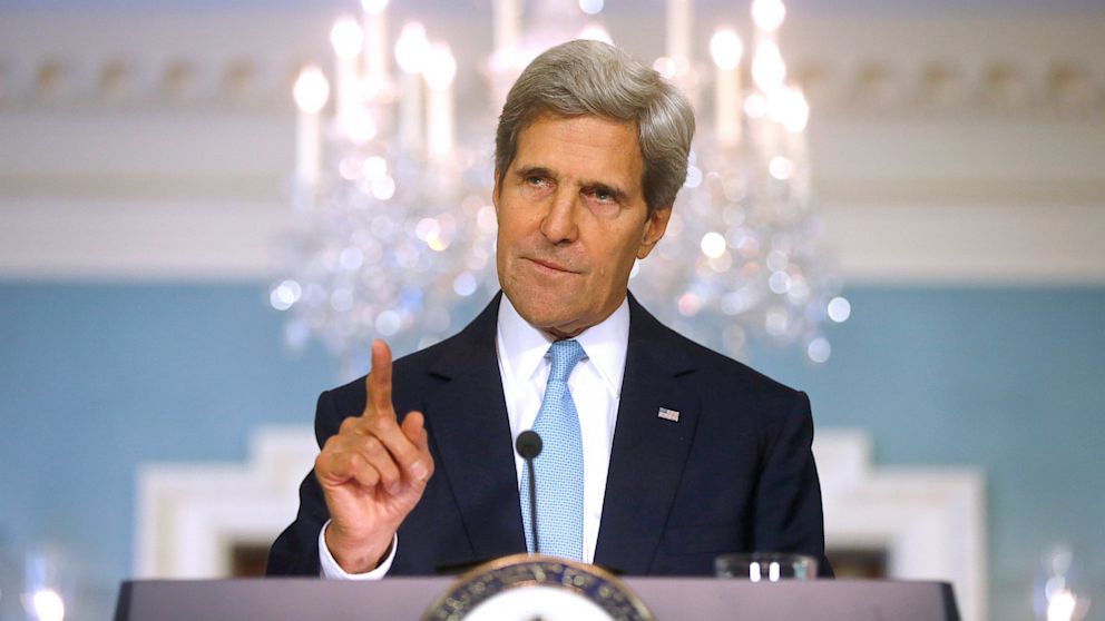 PHOTO:  John Kerry makes a statement about Syria