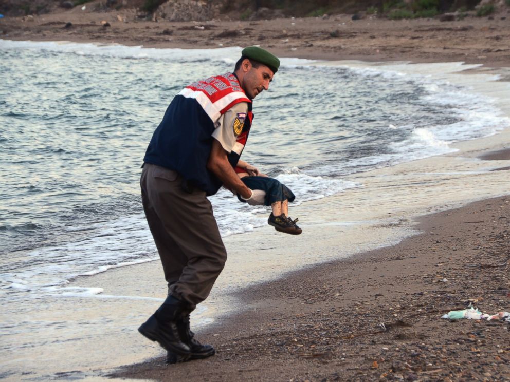 PHOTO:A paramilitary police officer carries the lifeless body of a migrant child after a number of migrants died after boats carrying them to the Greek island of Kos capsized, Sept. 2, 2015.