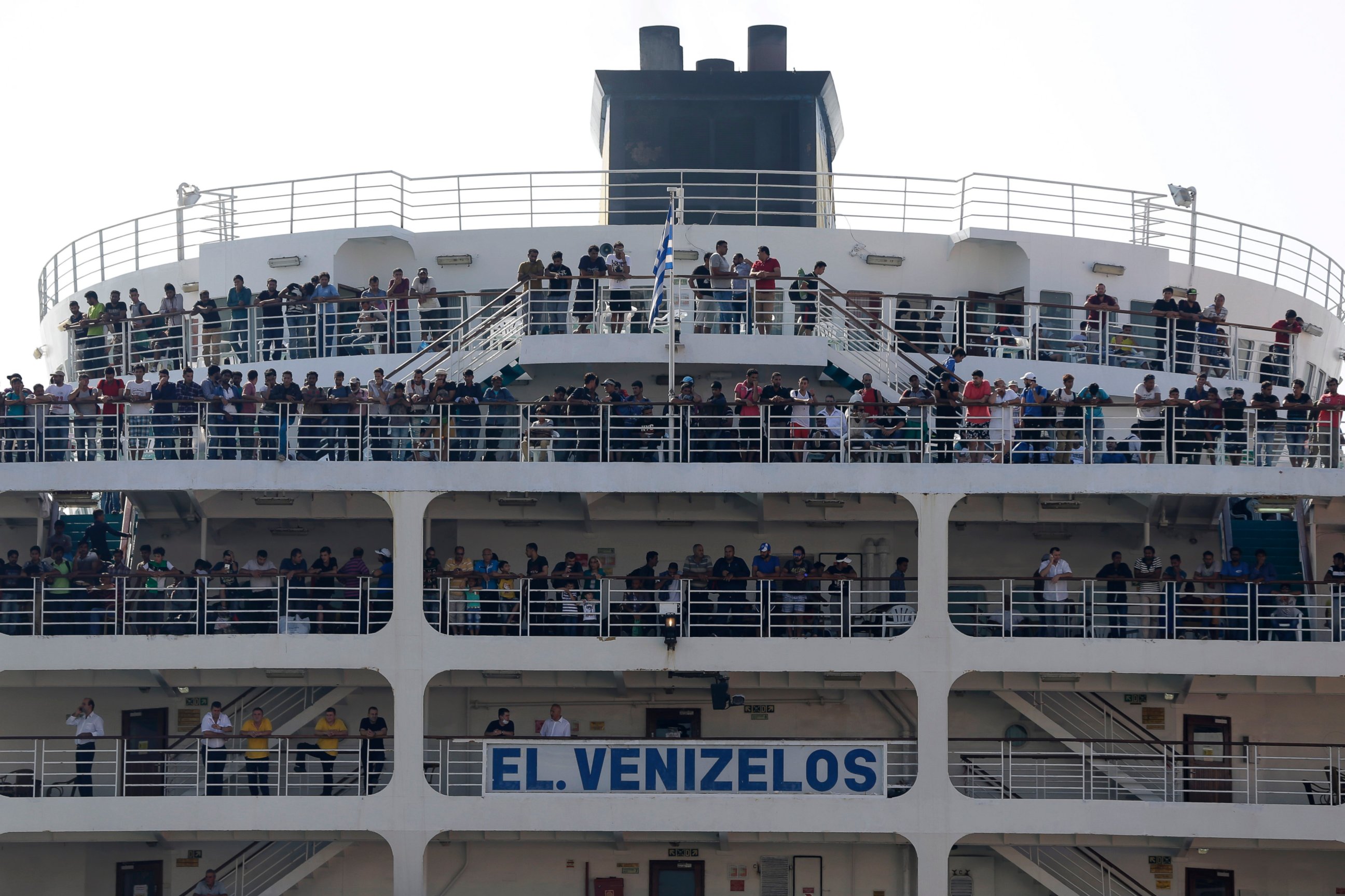 PHOTO:Refugees and migrants arrive from the northeastern Greek island of Lesbos to the Athens' port of Piraeus, Sept. 4, 2015. 