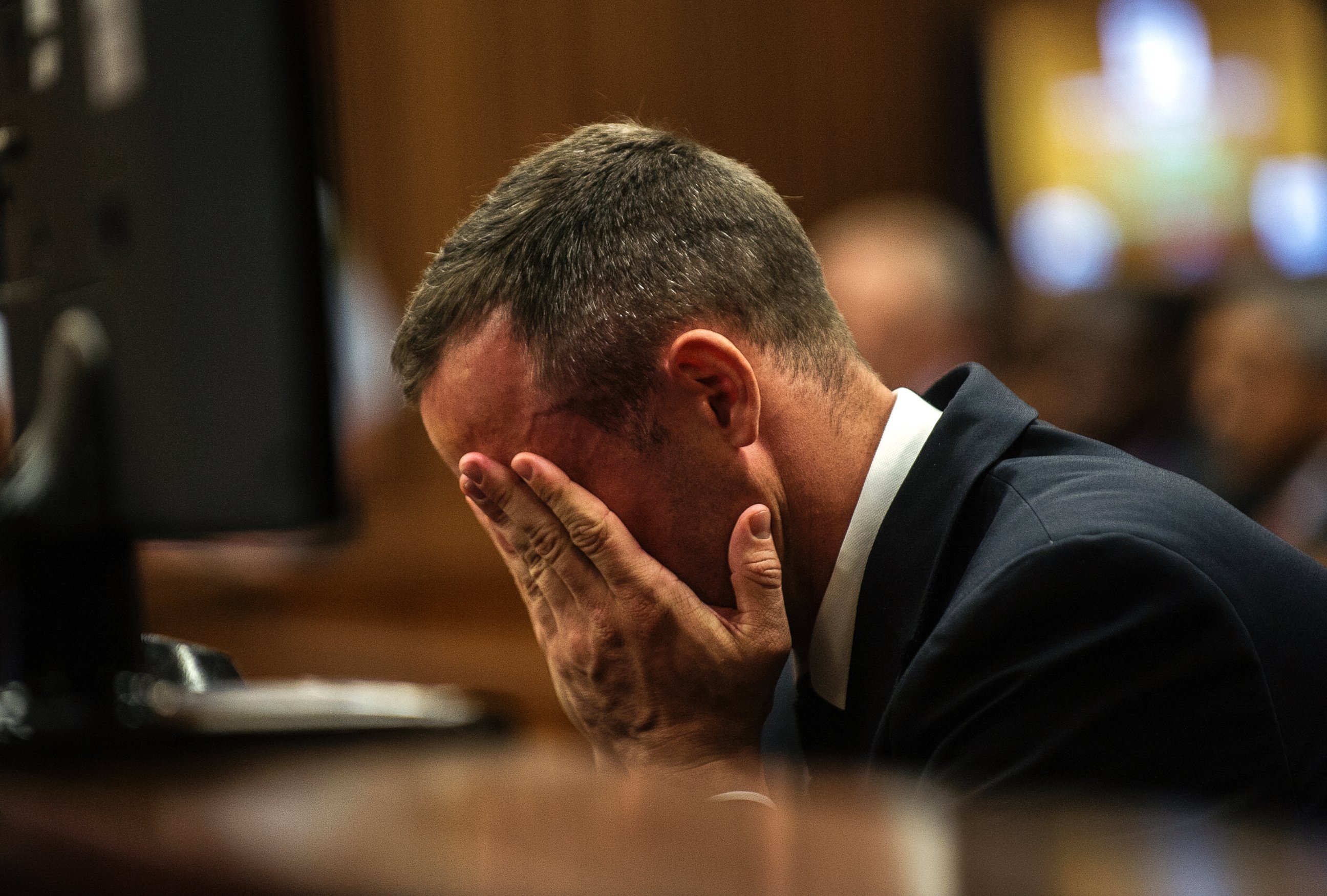 PHOTO: Oscar Pistorius cradles his head in his hands as he listens to evidence during his murder trial in Pretoria, South Africa, May 8, 2014.