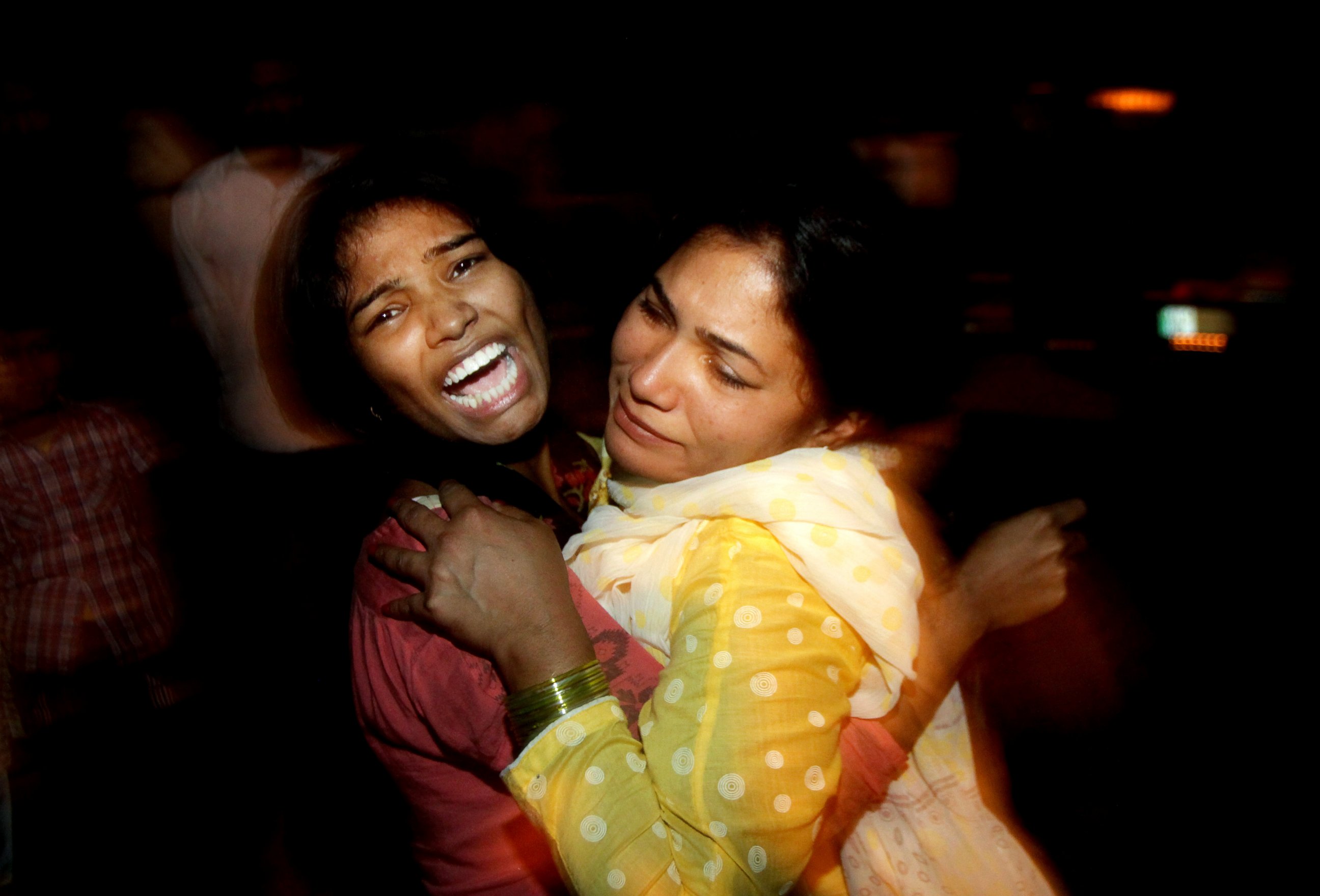PHOTO: Women comfort each other as they mourn over the death of a family member who was killed in a bomb blast, at a local hospital in Lahore, Pakistan, March, 27, 2016. 