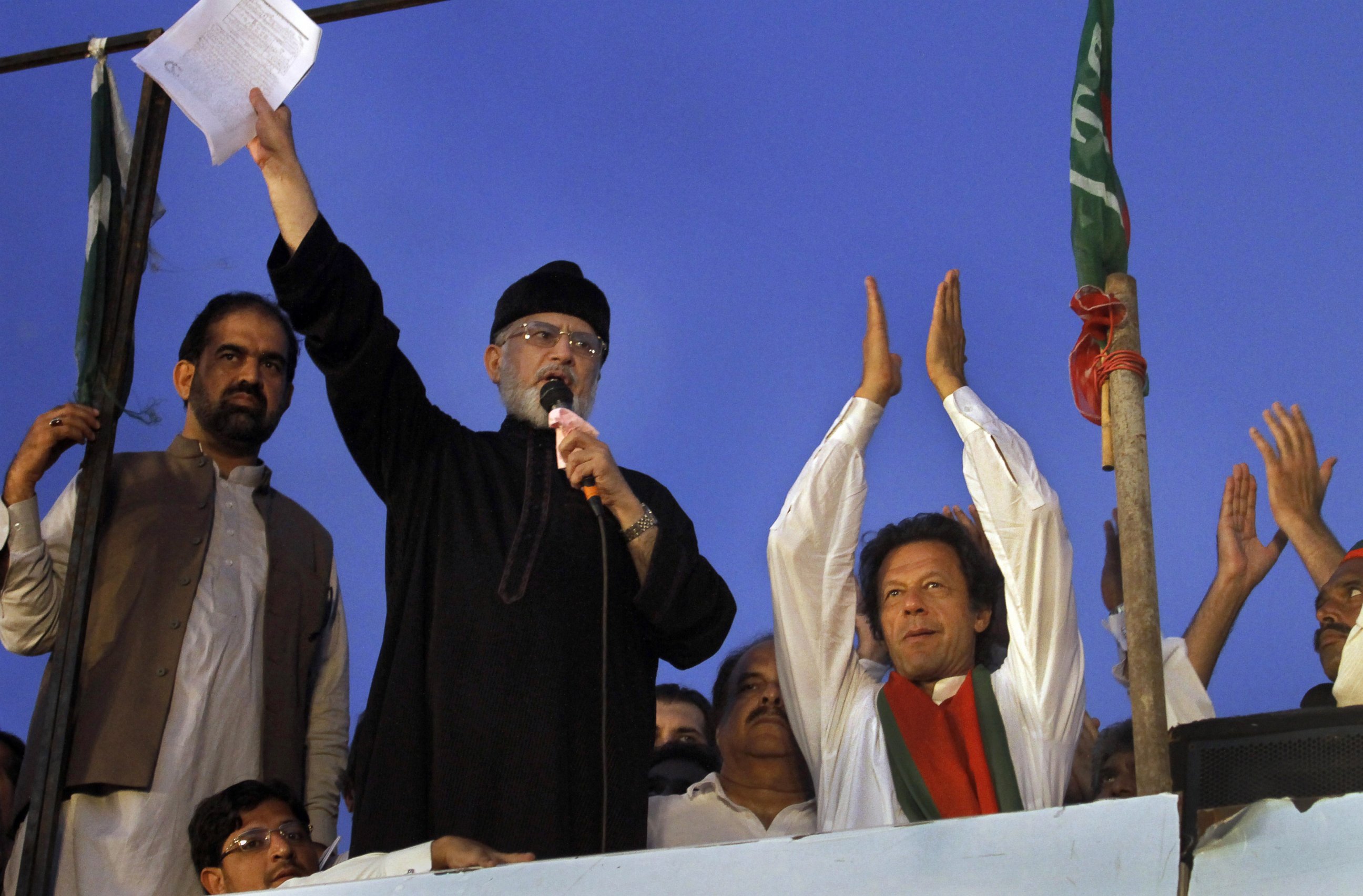 PHOTO: Pakistan's fiery cleric Tahir-ul-Qadri, second left, delivers his speech during a protest in Islamabad, Pakistan, Sept. 2, 2014.