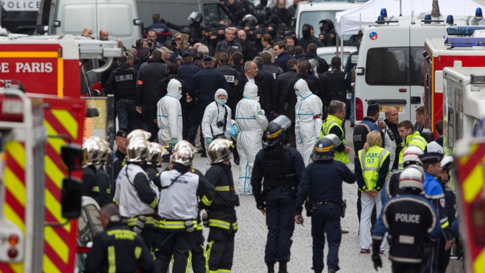 PHOTO: Forensic experts in white suits wait for a go ahead after an operation of security forces against a group of extremists in Saint Denis, near Paris, Nov. 18, 2015.