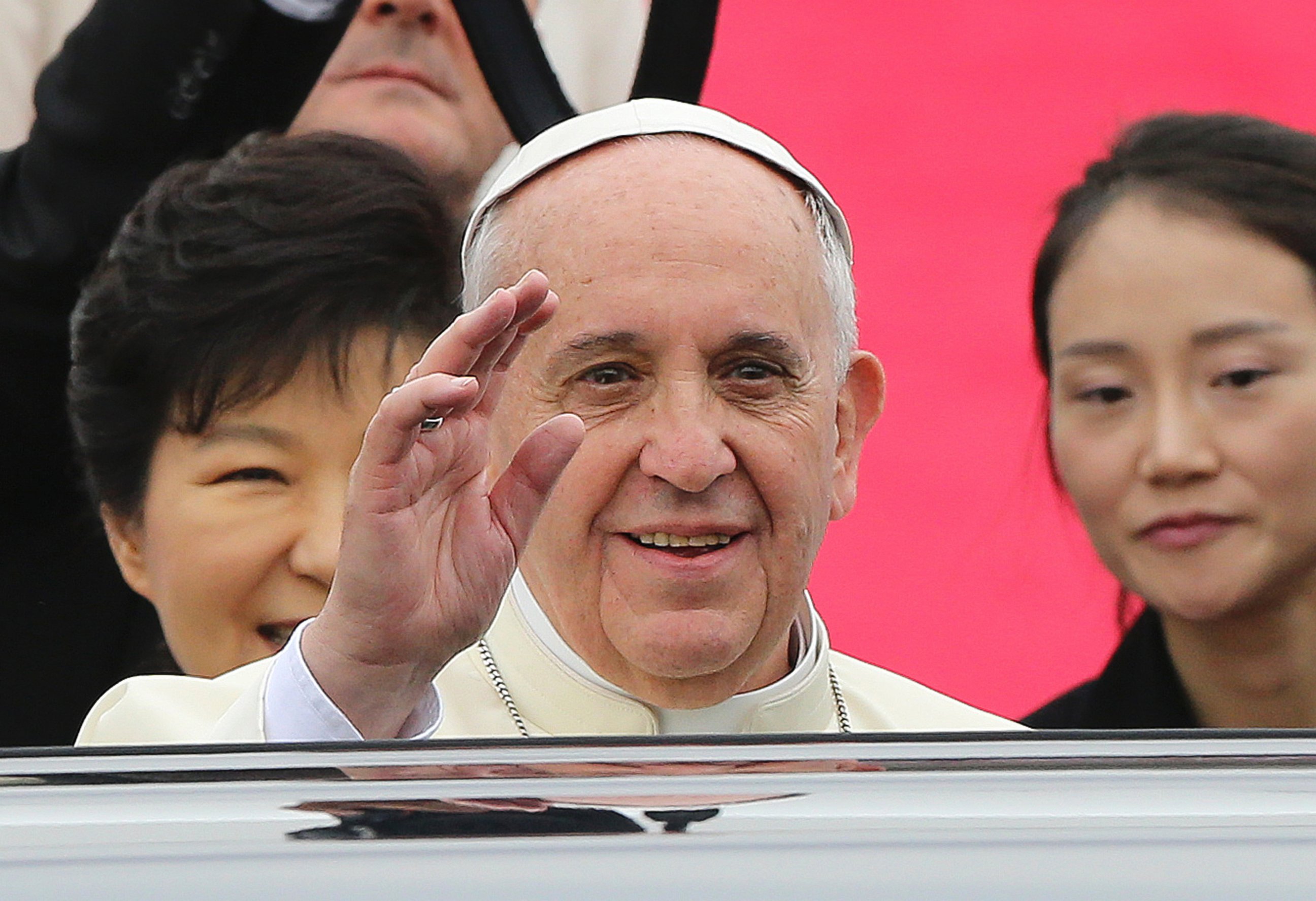 PHOTO: Pope Francis waves upon his arrival at Seoul Air Base as South Korean President Park Geun-hye, left, smiles in Seongnam, South Korea, Aug. 14, 2014. 