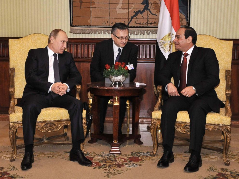 PHOTO: Russian President Vladimir Putin and Egyptian President Abdel-Fattah el-Sissi meet at the Cairo International Airport in Egypt, Feb. 9, 2015.
