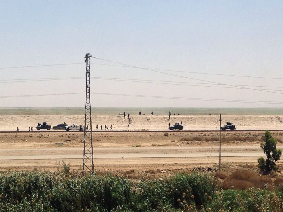 PHOTO: Iraq security forces withdraw from Ramadi, the capital of Iraqs Anbar province, 115 kilometers (70 miles) west of Baghdad, Sunday, May 17, 2015.