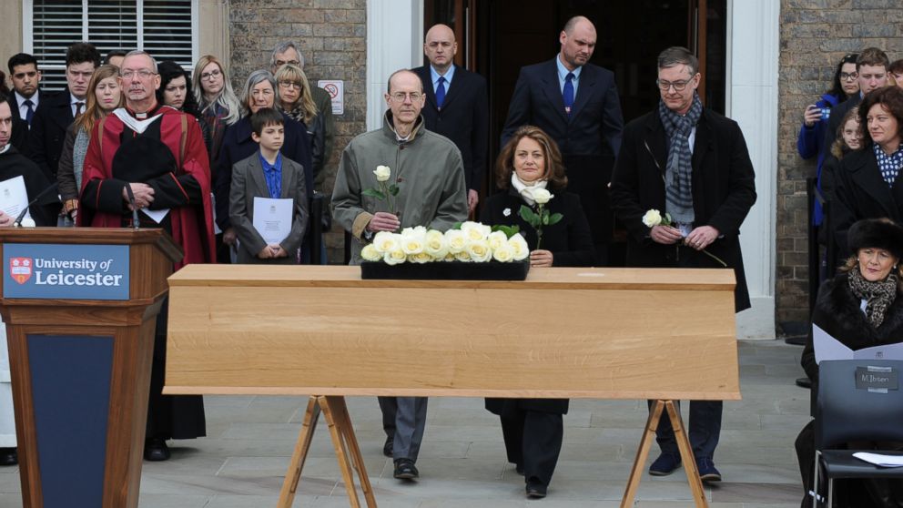 Descendants of Richard III, nephew 16 times removed Michael Ibsen, left, and his brother Jeff Ibsen, right, and niece 18 times removed Wendy Duldig place white roses on a coffin bearing the remains of Richard III outside the Fielding Johnson Building at the University of Leicester in preparation for his reinterment at Leicester Cathedral, Leicester, England, Sunday, March 22, 2015. 
