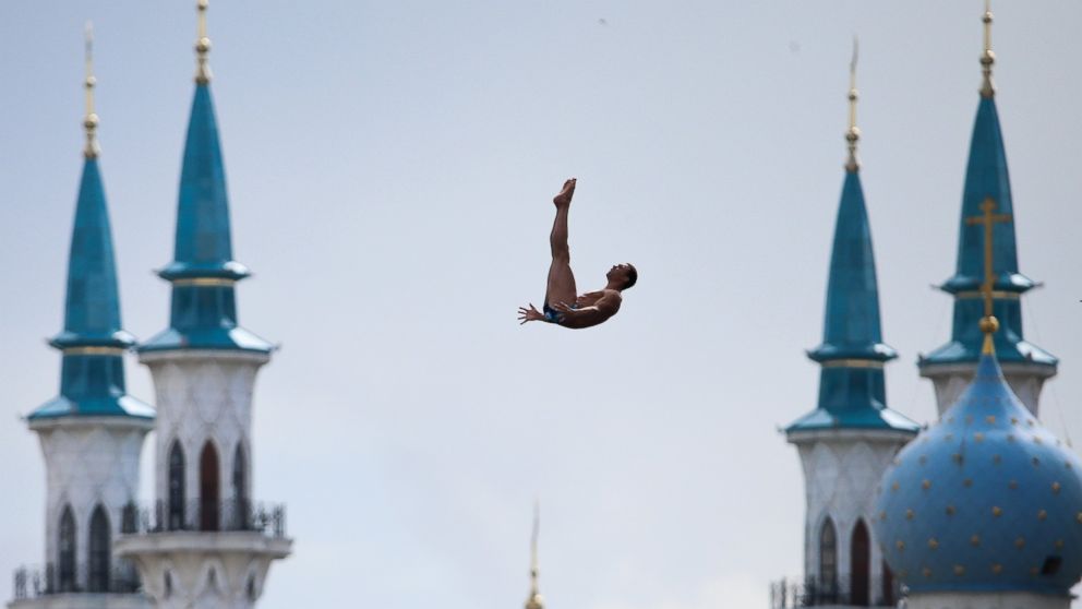 PHOTO: Michal Navratil of the Czech Republic competes during the men's 27 meter high dive final at the Swimming World Championships in Kazan, Russia, Aug. 5, 2015.