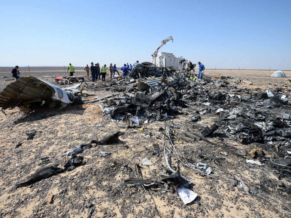 PHOTO: Russian and Egyptian experts work at the crash site of a Russian passenger plane bound for St. Petersburg in Russia that crashed in Hassana, Egypts Sinai Peninsula, Nov. 2, 2015.
